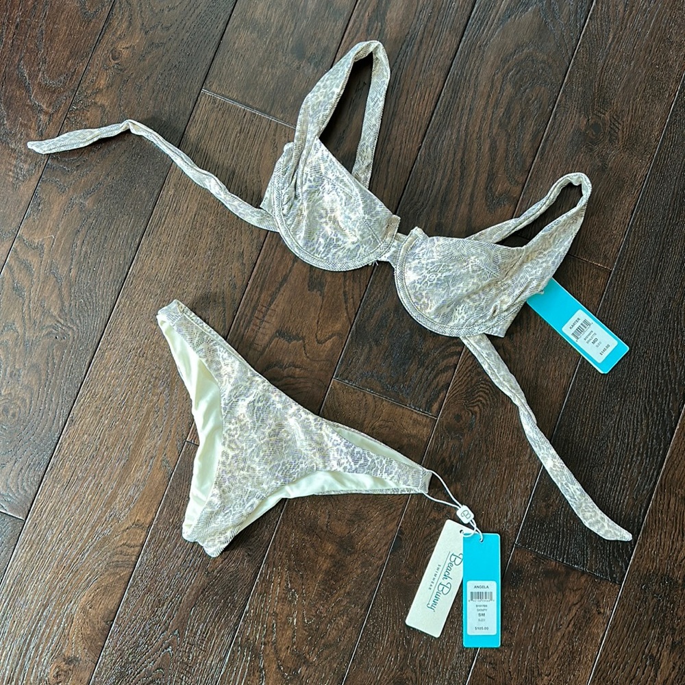 Beach Bunny Swim Suit 🤎🤎🤎 BRAND NEW !!!!